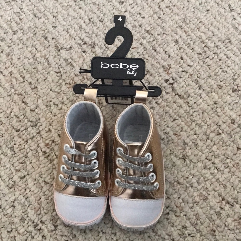 👶🏻 NWT Rose Gold Bebe baby shoes 👶🏻